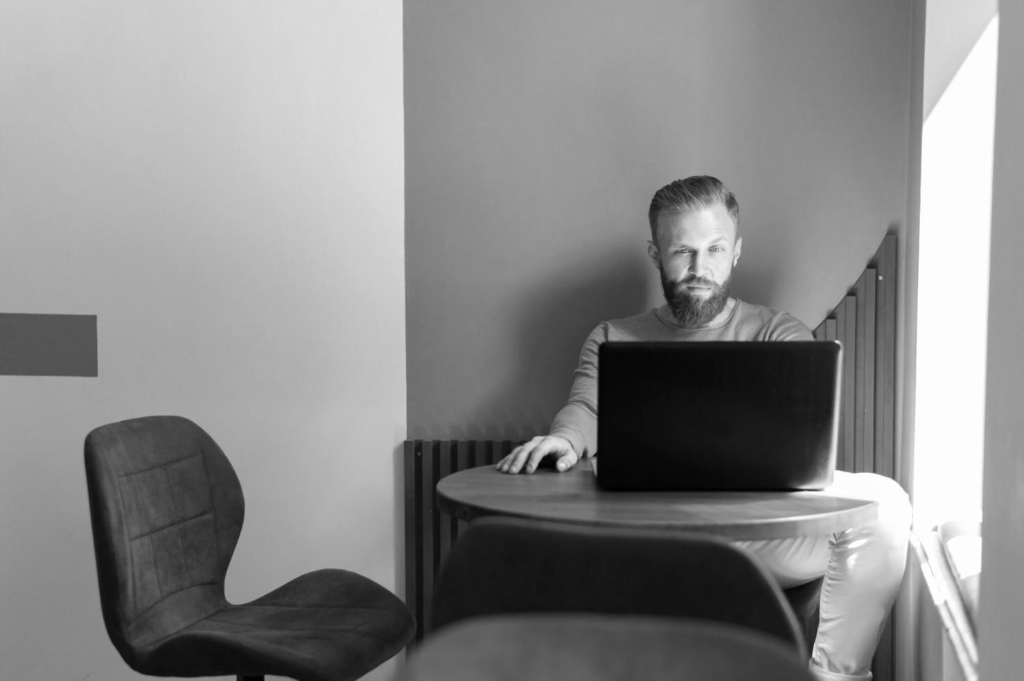 Professional SEO consultation session for content optimization